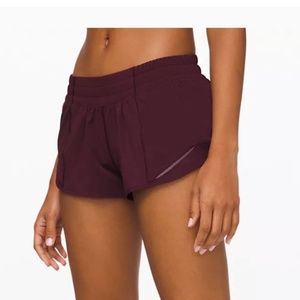 Lululemon low rise hotty hot shorts 2.5”